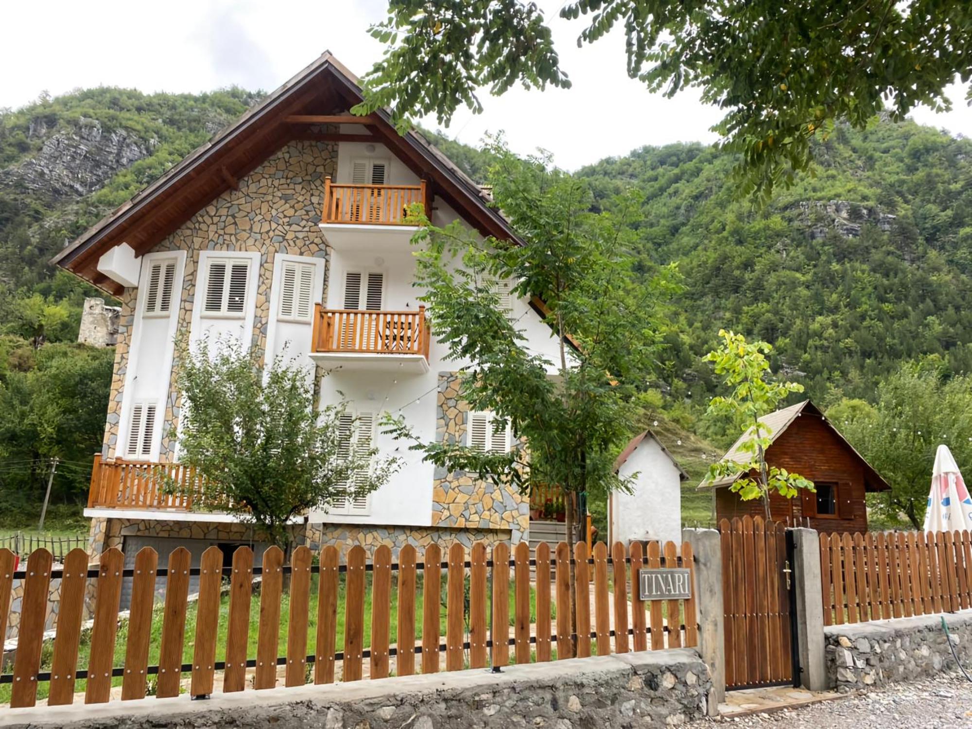 Bed and Breakfast Bujtina Tinari Theth Exterior foto