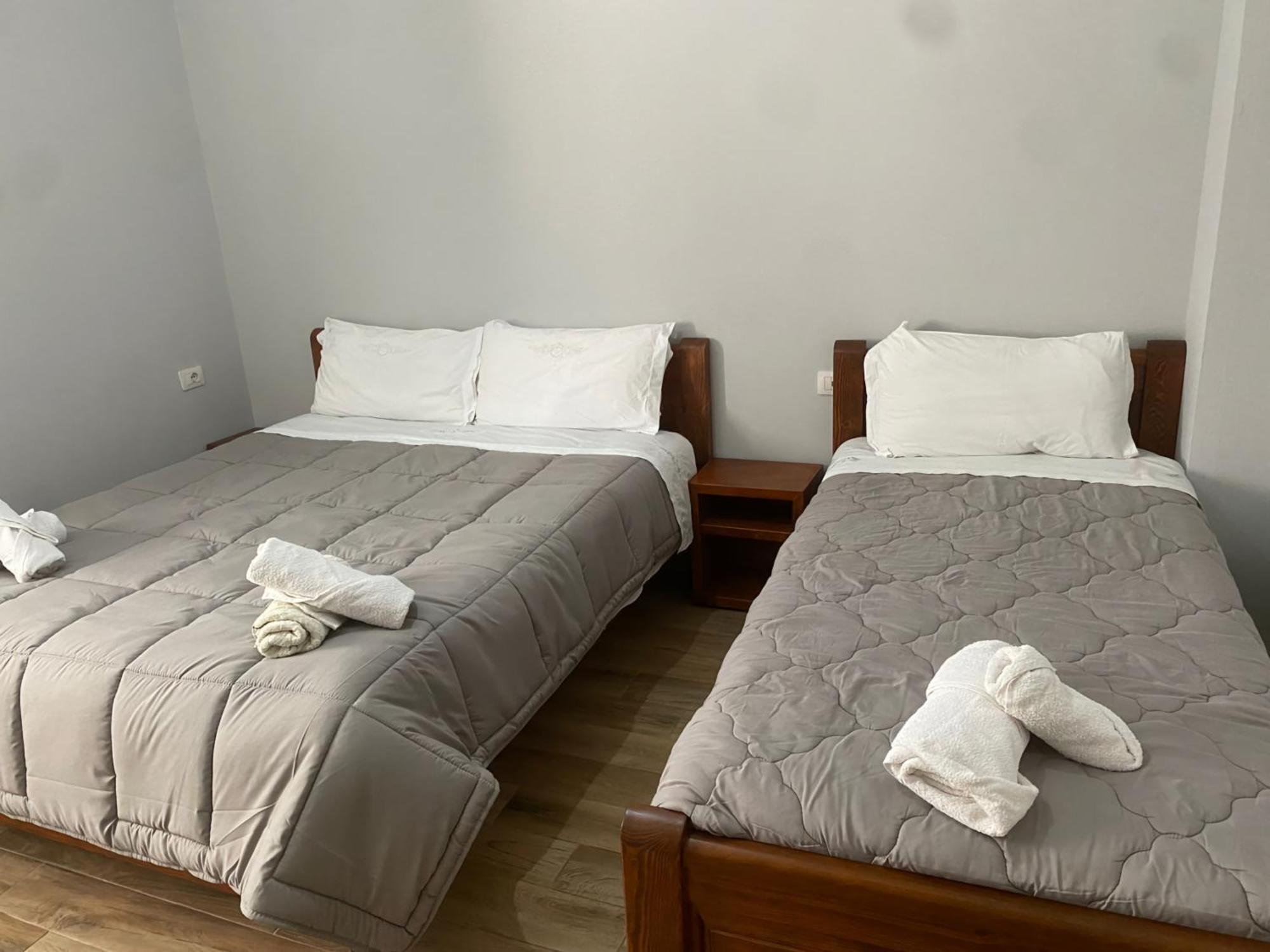 Bed and Breakfast Bujtina Tinari Theth Habitación foto