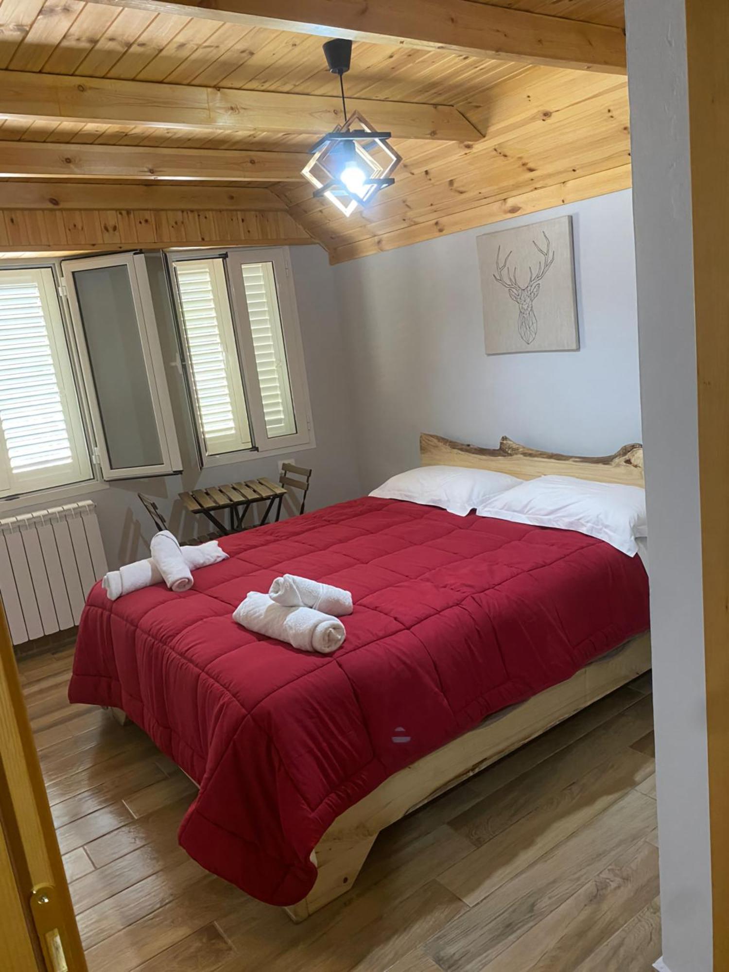 Bed and Breakfast Bujtina Tinari Theth Habitación foto