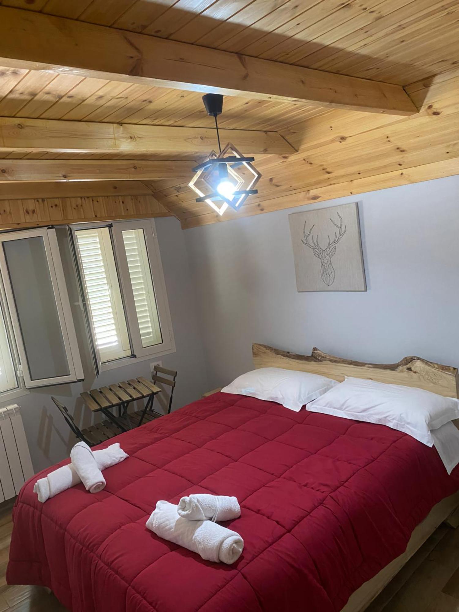 Bed and Breakfast Bujtina Tinari Theth Habitación foto