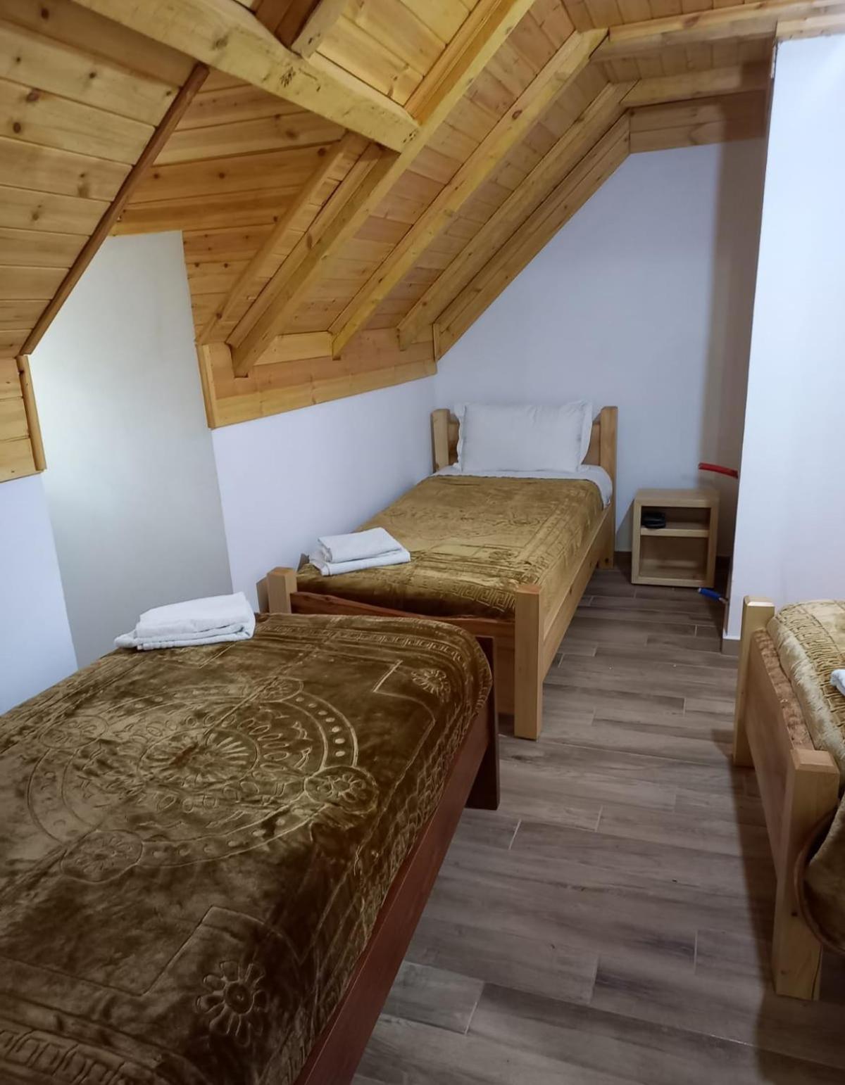 Bed and Breakfast Bujtina Tinari Theth Habitación foto