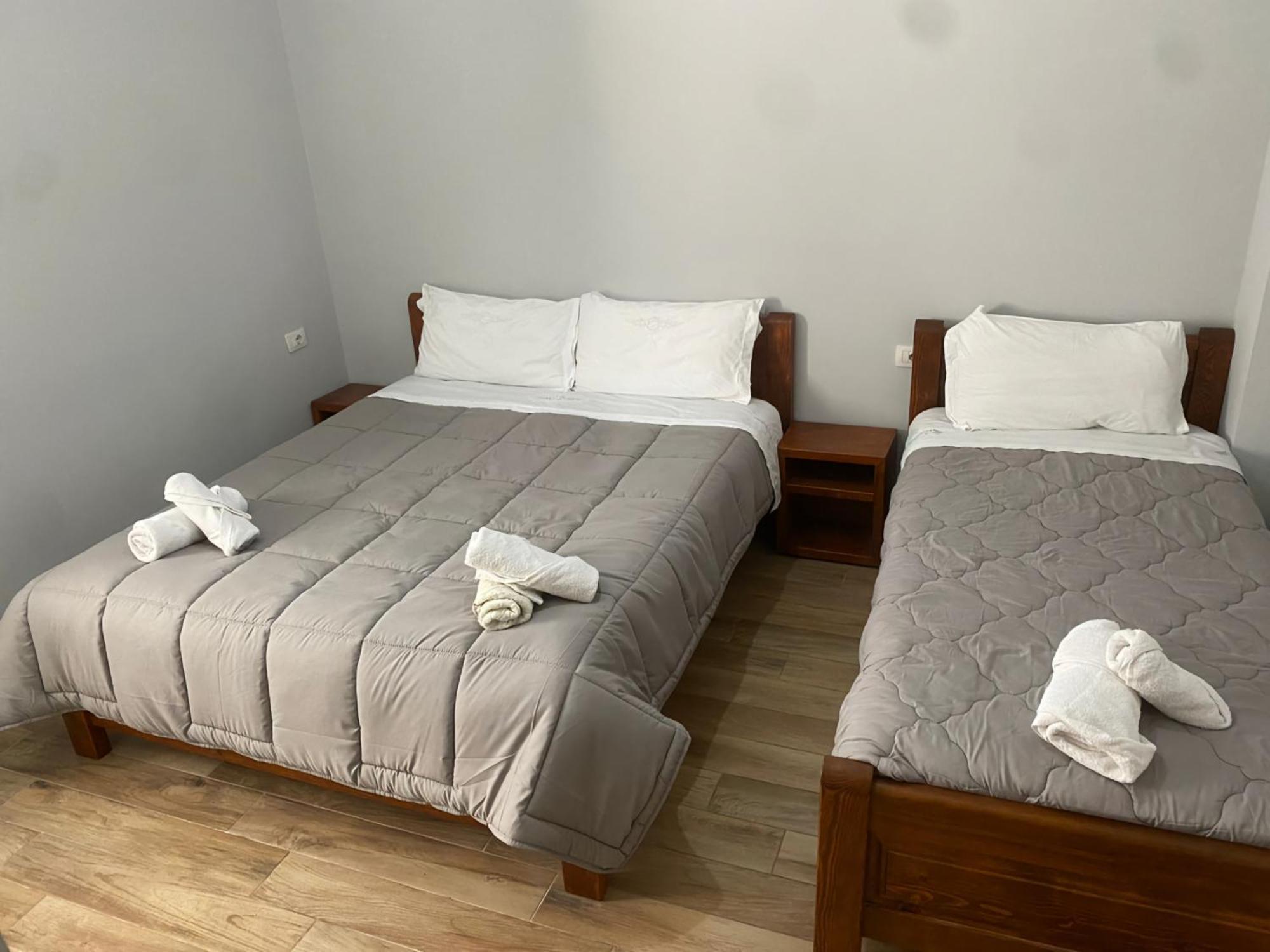 Bed and Breakfast Bujtina Tinari Theth Habitación foto