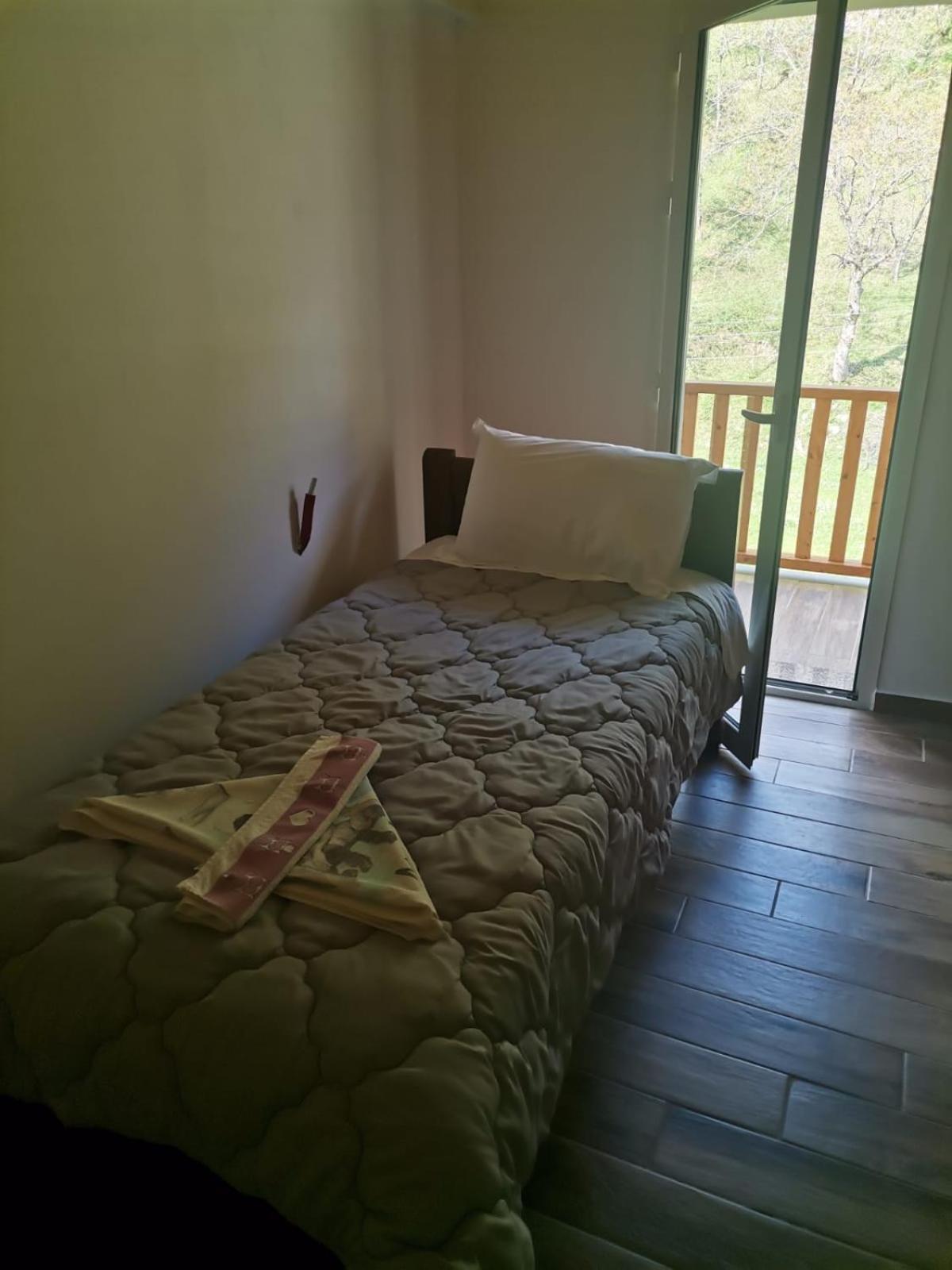 Bed and Breakfast Bujtina Tinari Theth Habitación foto