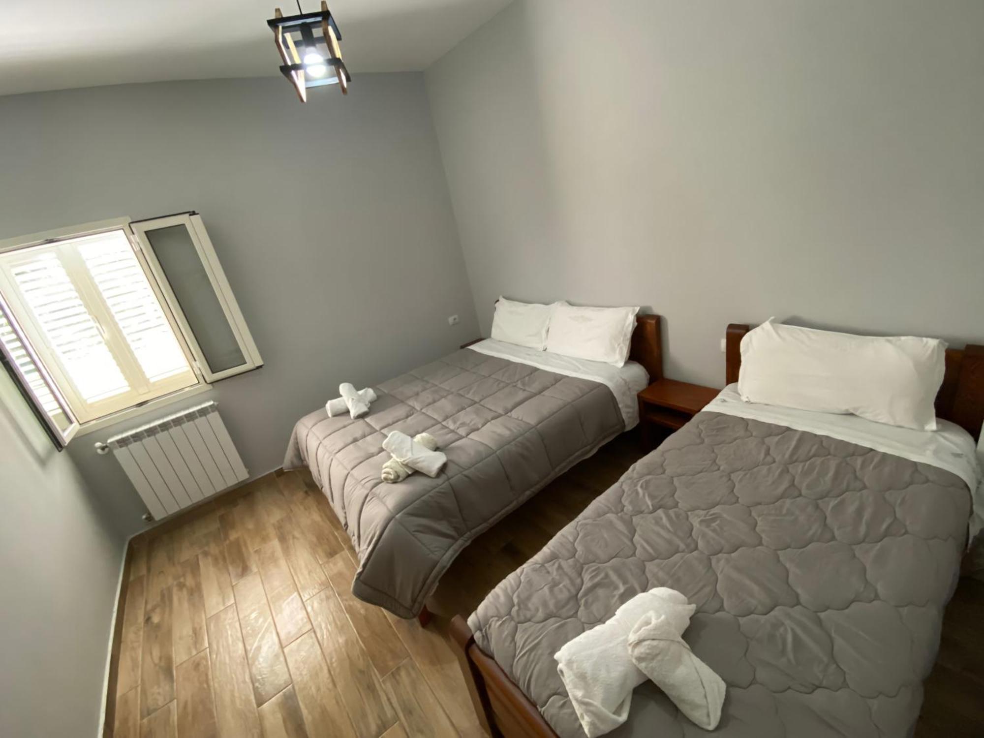 Bed and Breakfast Bujtina Tinari Theth Habitación foto