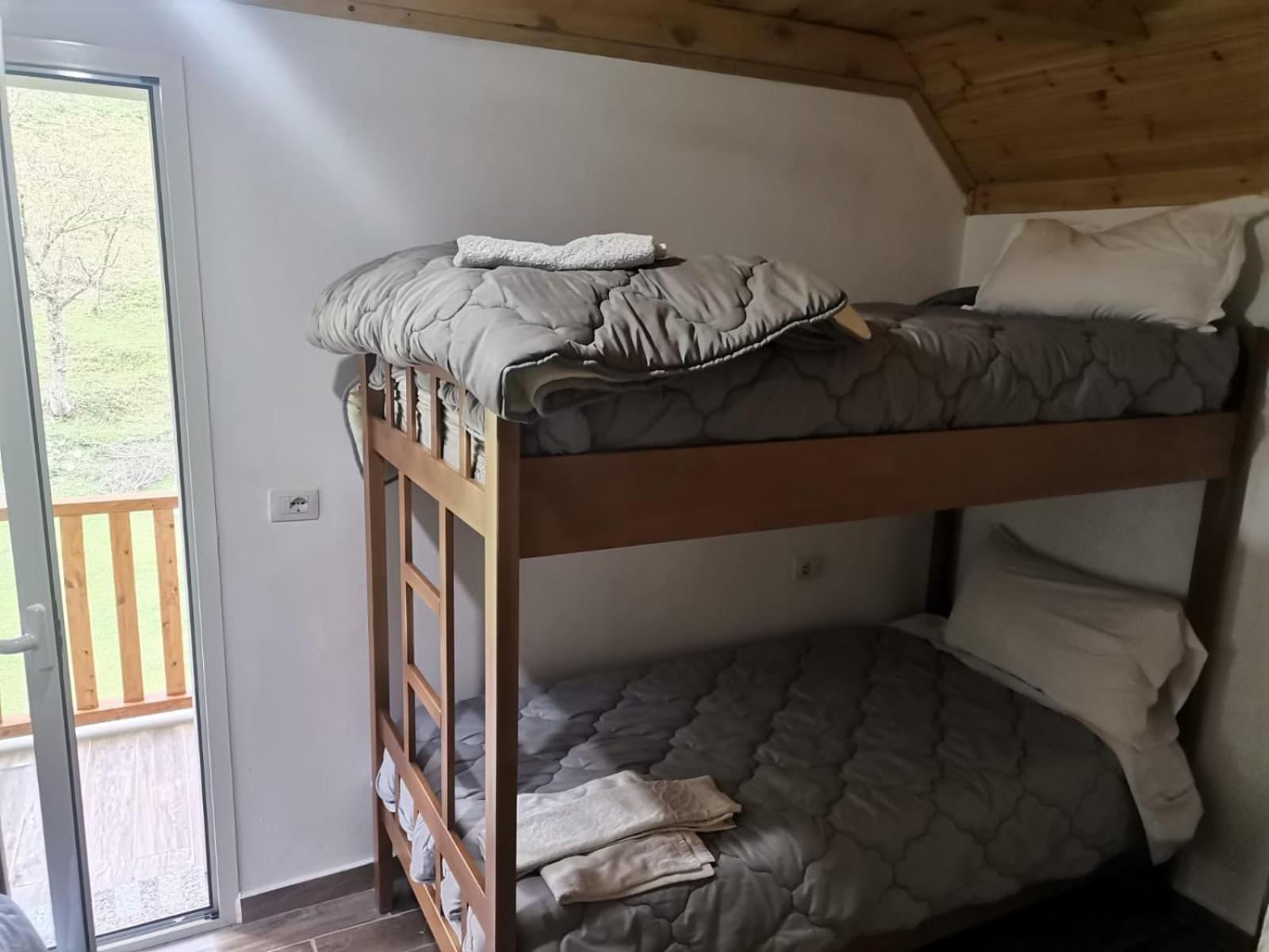 Bed and Breakfast Bujtina Tinari Theth Habitación foto