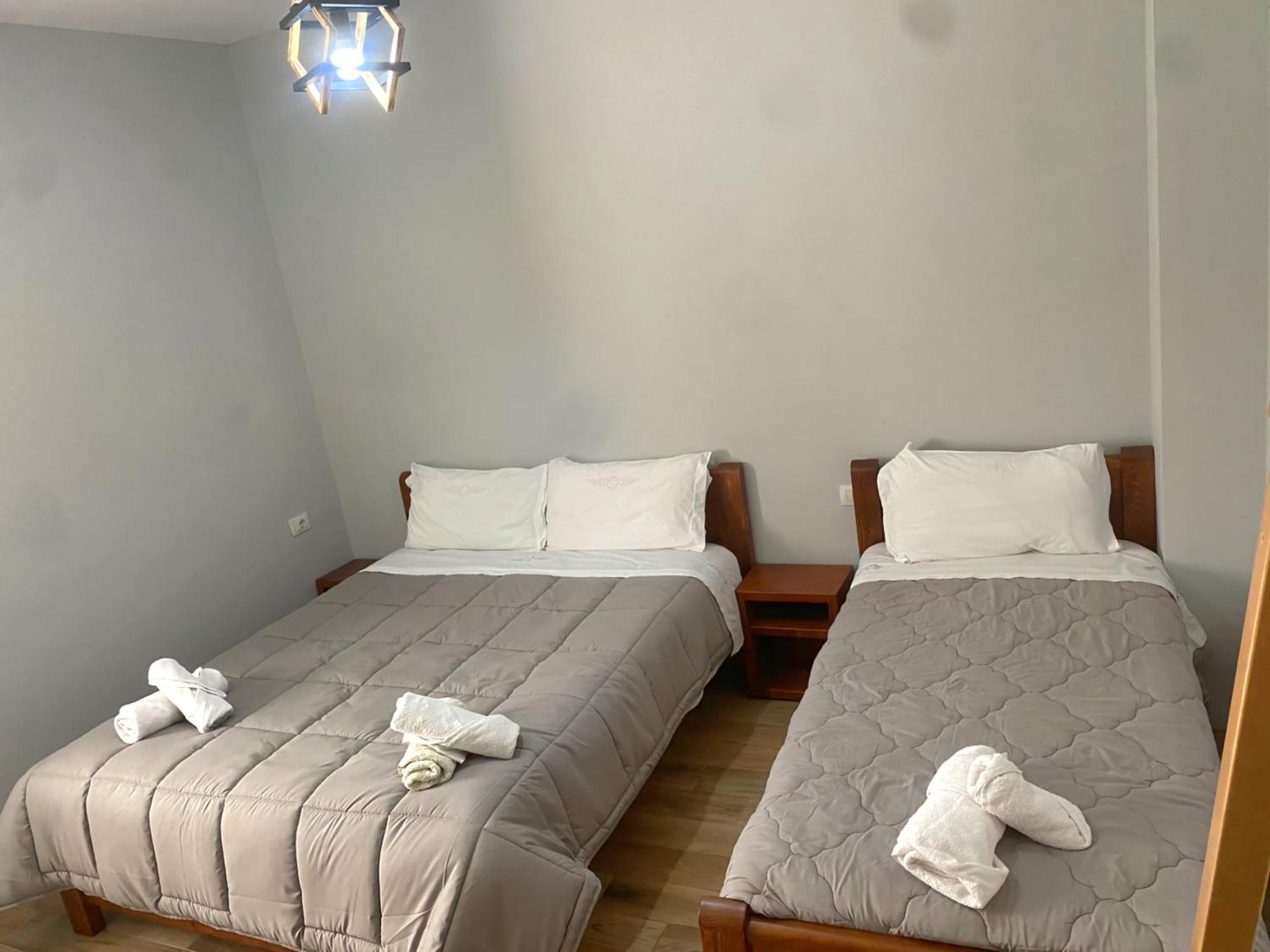 Bed and Breakfast Bujtina Tinari Theth Habitación foto