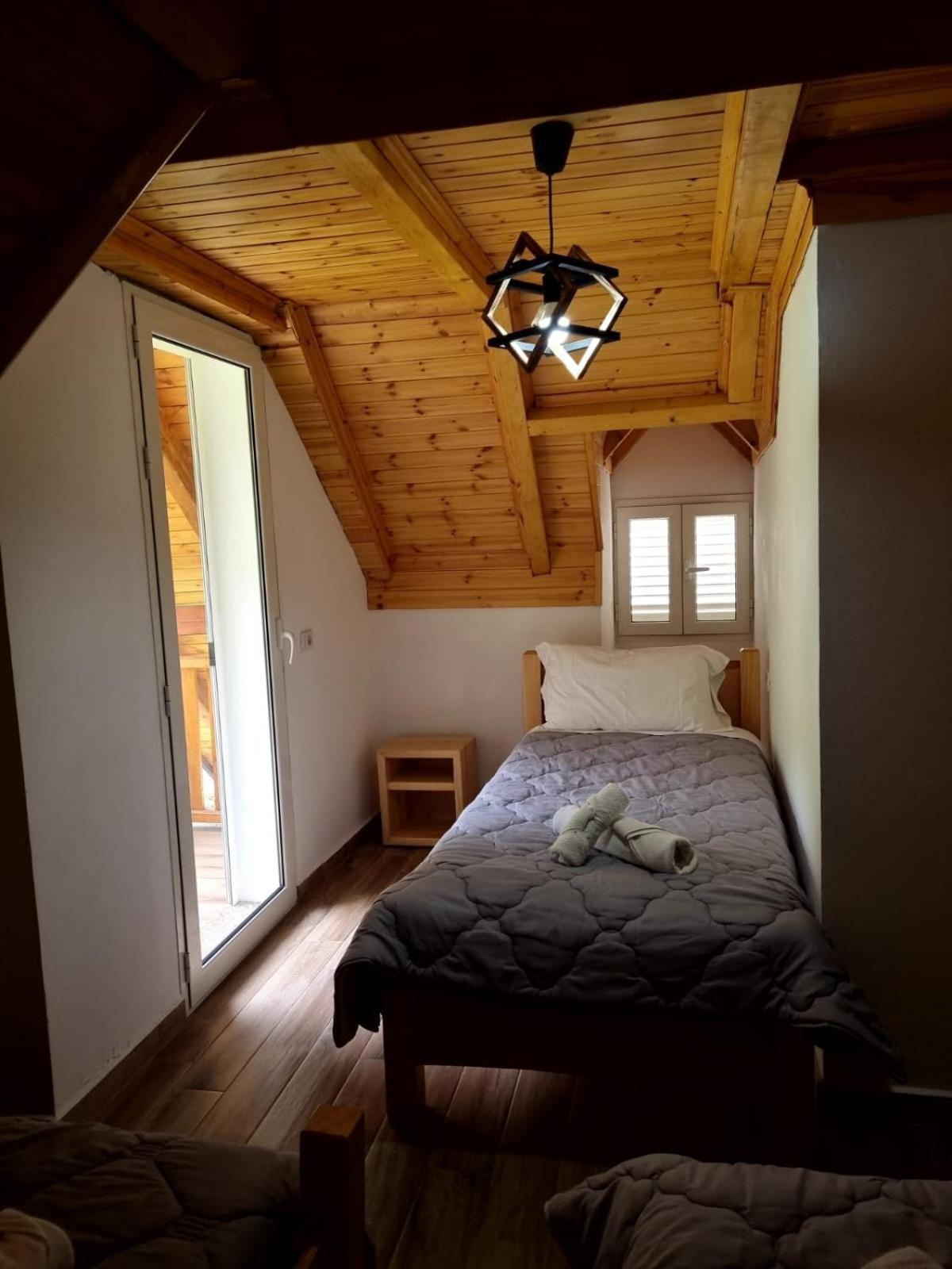Bed and Breakfast Bujtina Tinari Theth Habitación foto