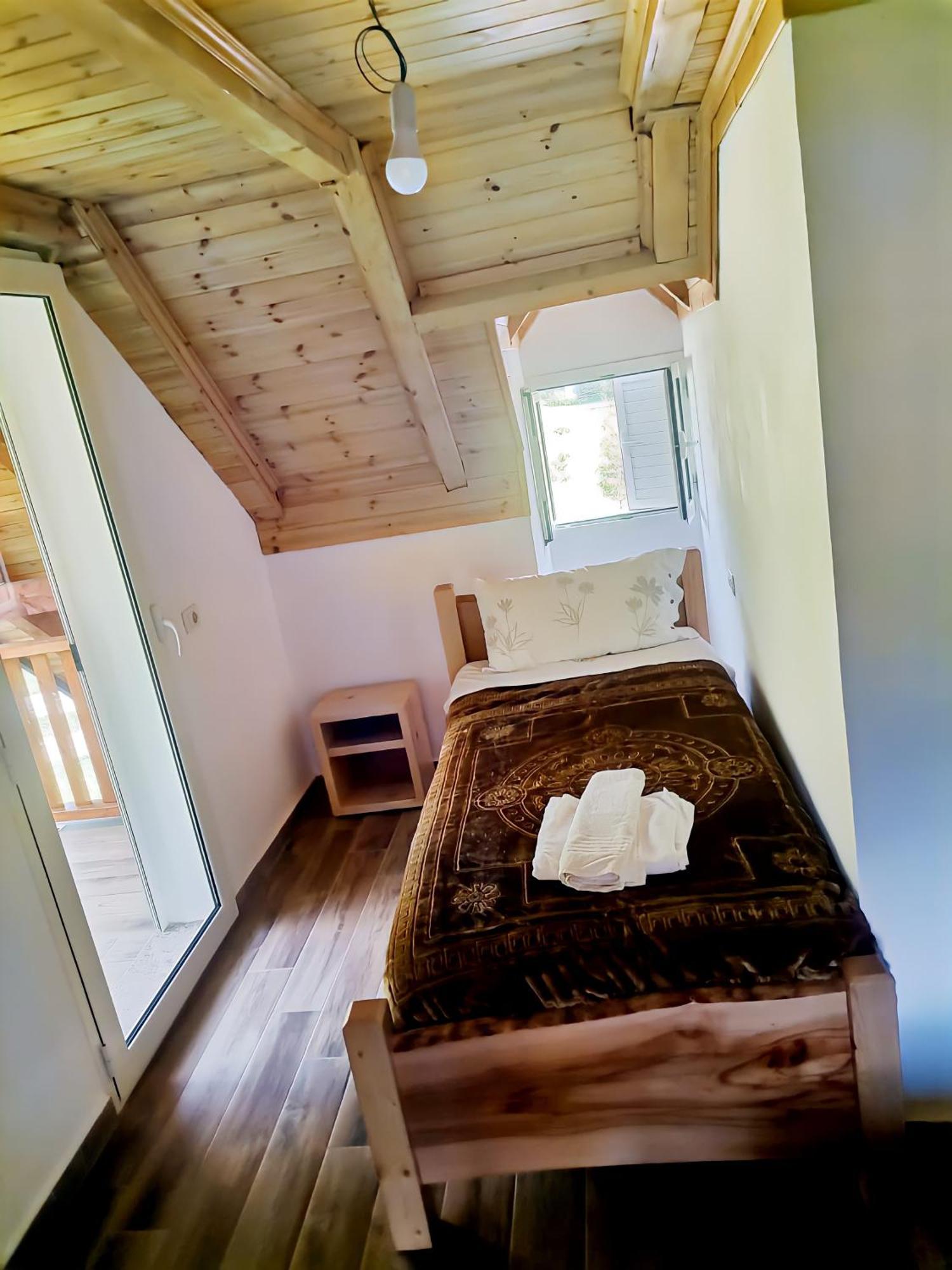Bed and Breakfast Bujtina Tinari Theth Habitación foto